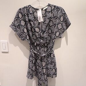 NWT- Lush Collard Snakeskin Print Romper With Belt Womens Size Small